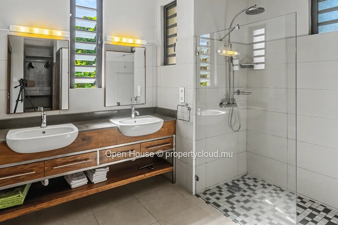 4-bedroom villa with swimming pool for sale in Poste de Flacq