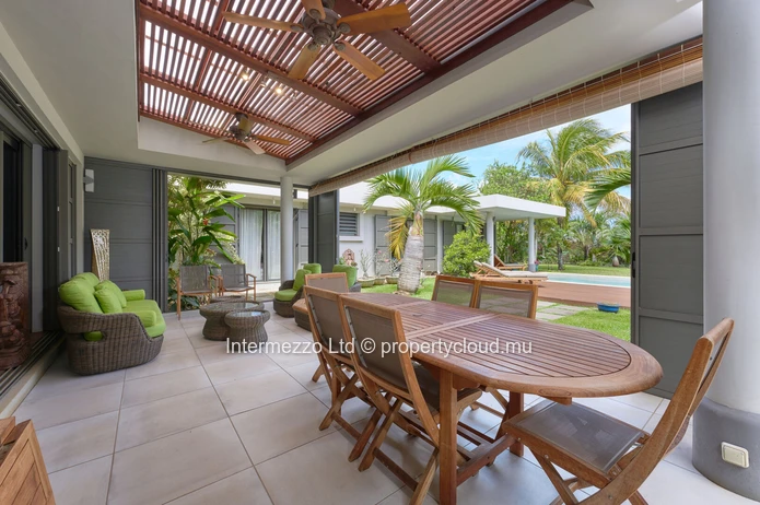 Villa 3 chambres 346 m² sur 1 748 m² à vendre – Balaclava