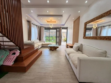 5 Bedroom Villa