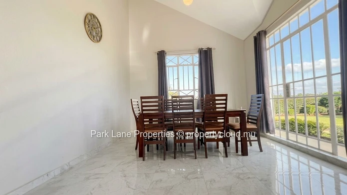 Renovated 3-bedroom apartment with garden in Trou-aux-Biches