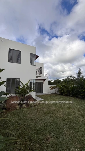  Newly Built family house with pool