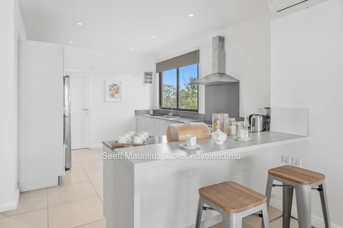 Penthouse avec Vue sur la Mer : Moderne et Entièrement Meublé