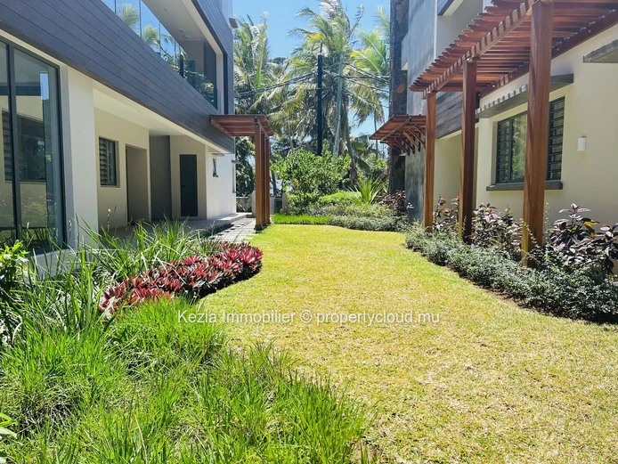 Contemporary Apartment Near The Beach