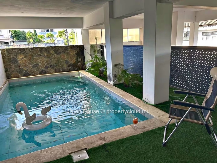 Appartement 2 chambres à louer à Mont Choisy avec piscine commune