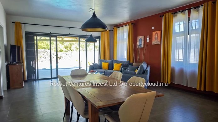 Villa Familiale avec Piscine Privée à Daruty Forest