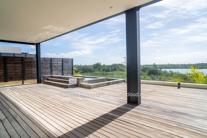 Penthouse Spacieux avec Piscine Privative