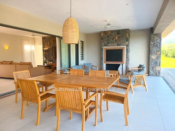 Villa contemporaine de luxe avec vue panoramique sur Le Morne – Rivière Noire