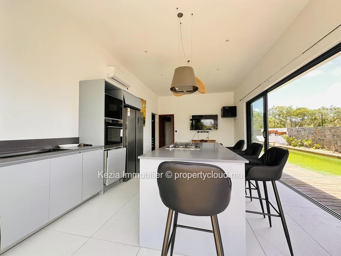 Contemporary Villa With Balinese Charm