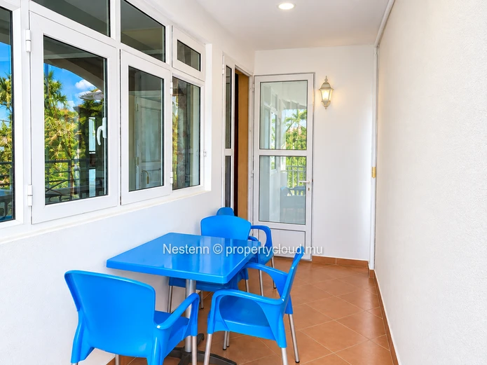 Charmant appartement de 2 chambres avec piscine et parking sécurisé