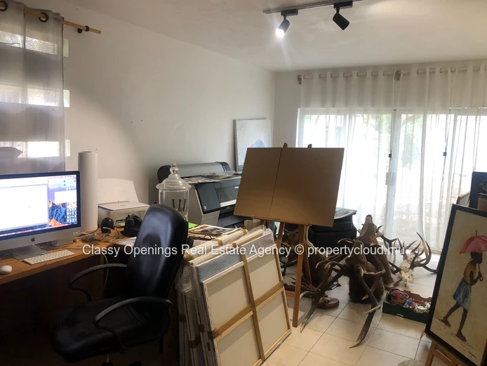 A vendre une maison de 4 chambre situee a Floreal,Curepipe.