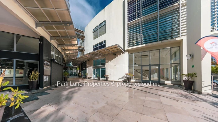 Commercial space ideally situated in the heart of Black River