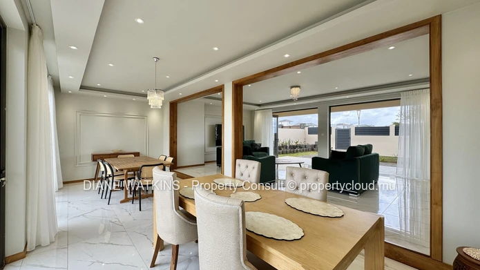 Contemporary 4-Bedroom House with Private Pool for Rent in Flic en Flac