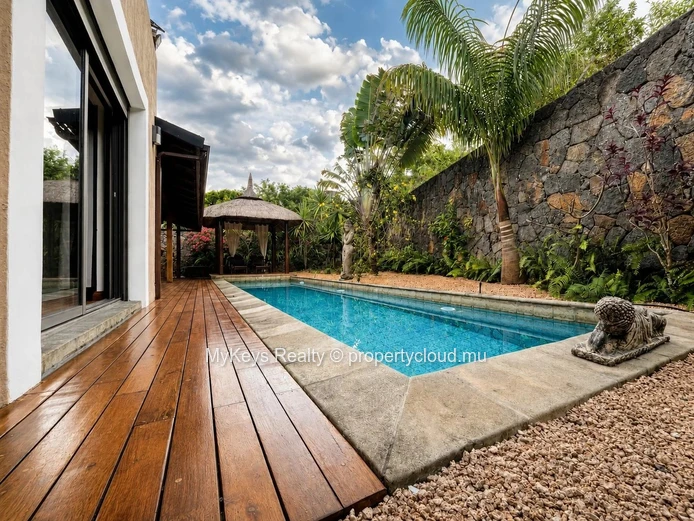 Elegant Bali-Style  Villa with Pool