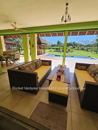 Villa Rénovée de 4 Chambres sur Terrain de Golf – Tamarina, Côte Ouest