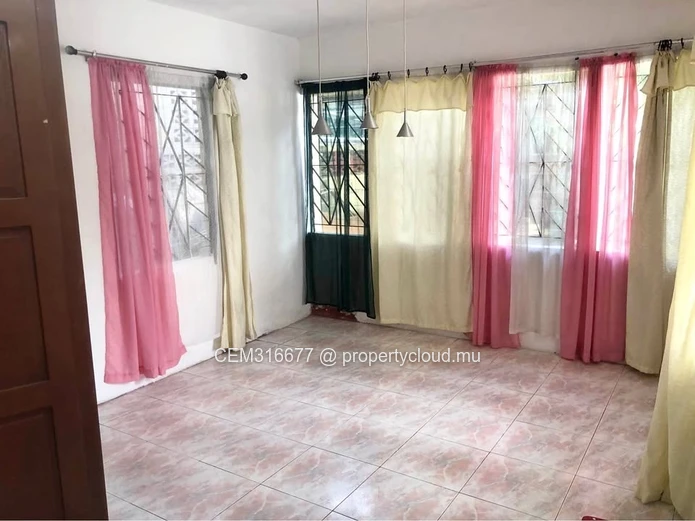 4 Bedrooms House with 2-Bedroom Studio for Sale – Quatre-Bornes 