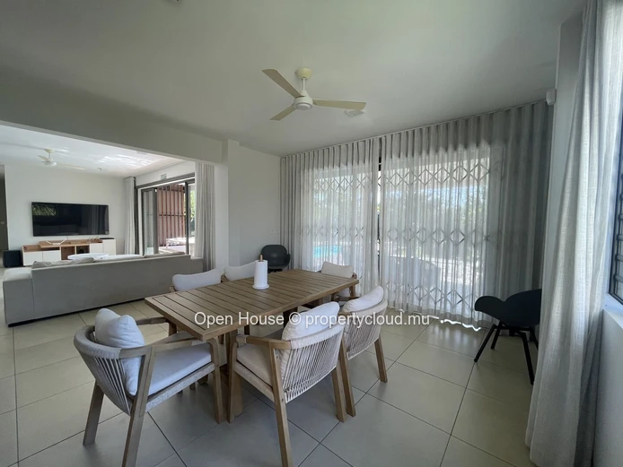 Villa contemporaine à louer, 4 chambres, piscine, accès golf.