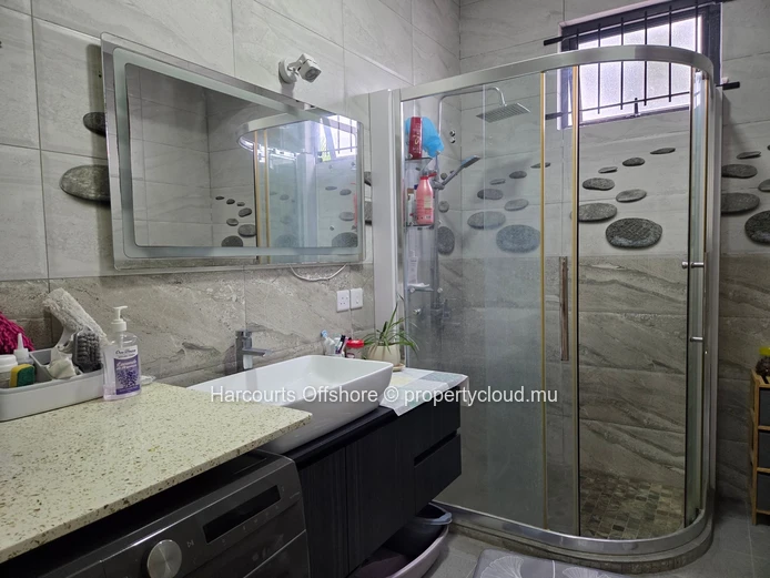 3-bedroom apartment for sale in Mon Choisy, ideal location near beach and amenities