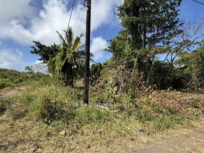 St Antoine - Large agricultural plot in a residential neighbourhood