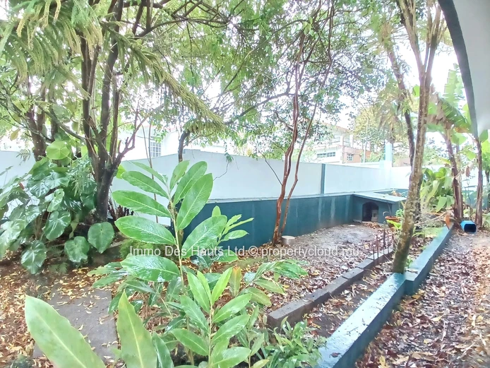 Maison de 5 chambres meublé en location long terme Curepipe 