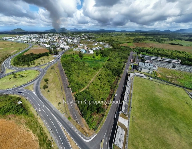 Terrain de 7 arpents, idéalement situé 