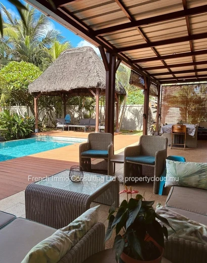 Belle villa de 4 chambres, 305 M2 hab sur 685 M2 de jardin tropical, accessible aux étrangers 