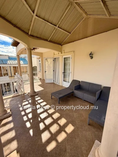 Spacious 4-Bedroom Apartment with Sea Views – Flic en Flac