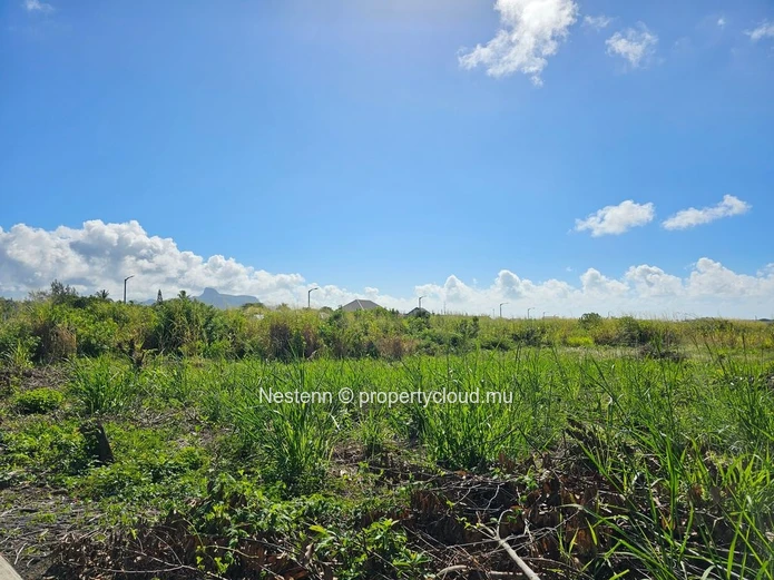 780.7 m² / 18.5 perches plot in secure gated estate