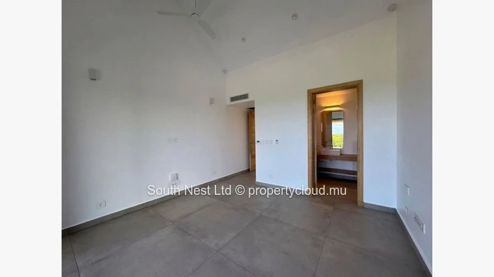 Luxury villa with access to a 5-star lifestyle in Valriche