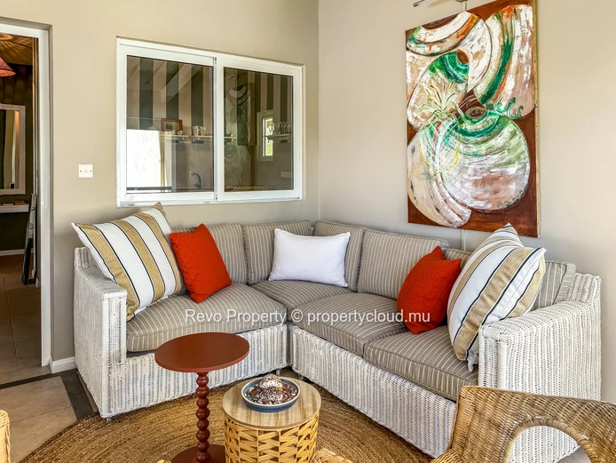 2 Bedroom Penthouse : Steps from Bain Boeuf Beach