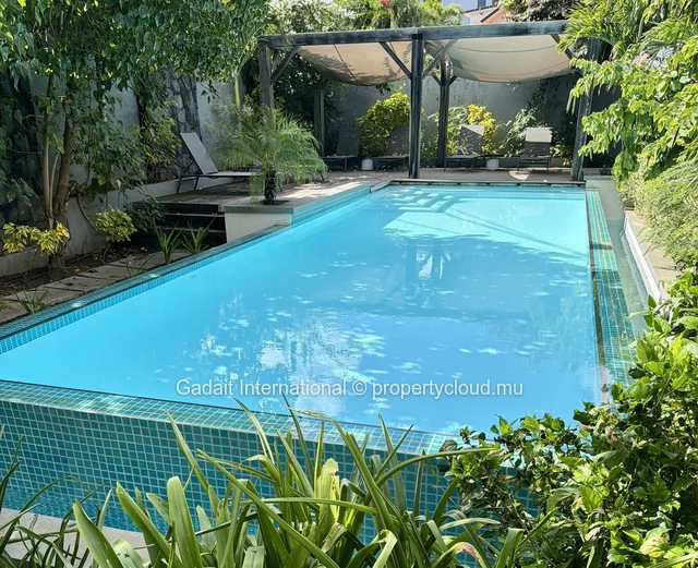 Appartement 3 chambres en rez-de-jardin avec grande terrasse couverte – Pointe aux Canonniers