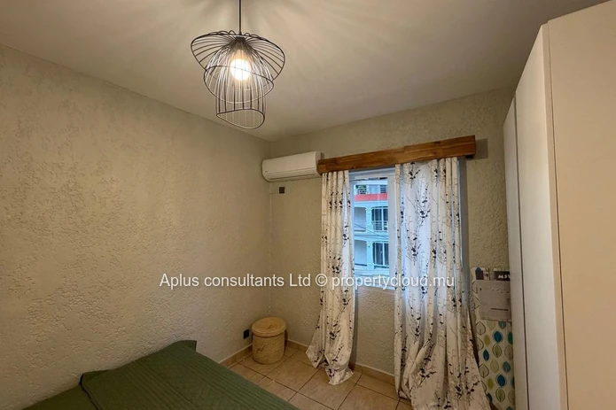 Stylish 2-Bed Apartment in Flic en Flac with Pool View