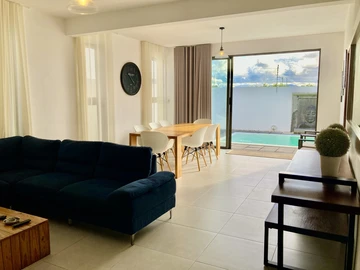 Tranquil Residence just minutes from the beach bliss