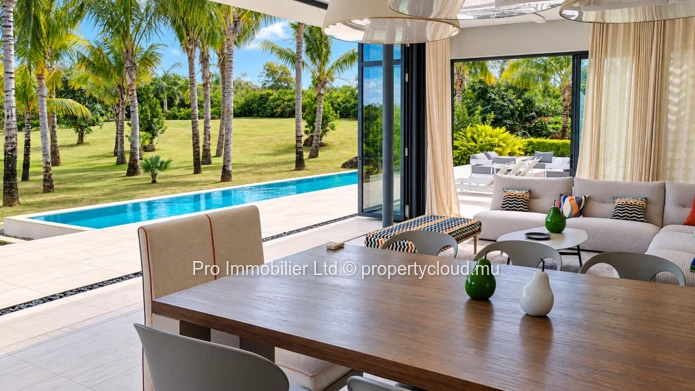 Magnifique et exclusive villa neuve à vendre dans le réputé Anahita Golf Resort, Beau Champ.