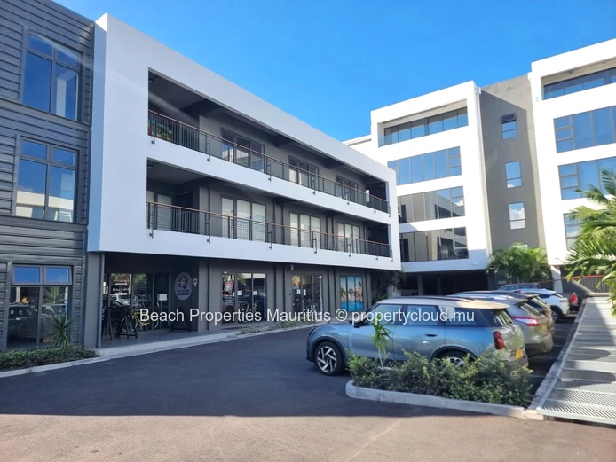 54 m² Core & Shell Office for Rent | Balcony, Mountain View, Tamarin