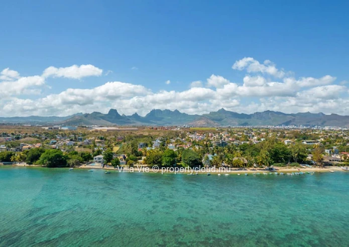 Baie du Tombeau - Large beachfront land