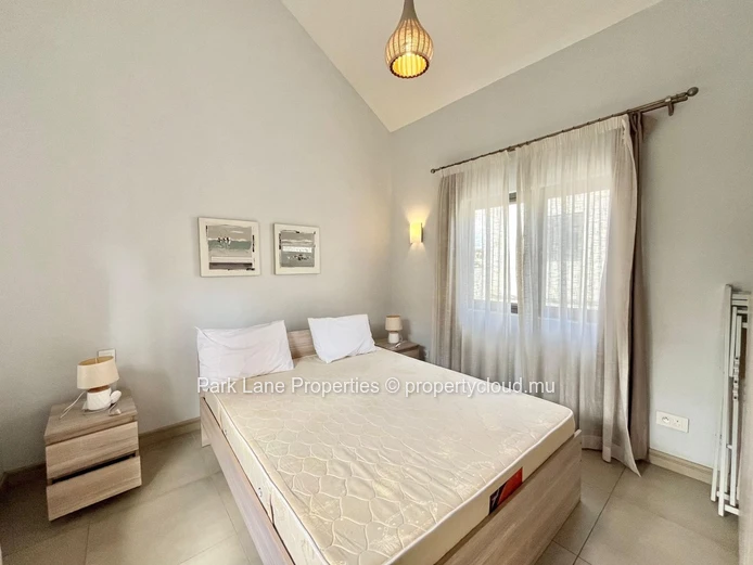 Duplex de type townhouse avec trois chambres, jardin et terrasse à Trianon