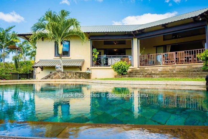 Villa de luxe à vendre ou à louer au Domaine de Belle Vue avec vue panoramique sur les îles du Nord