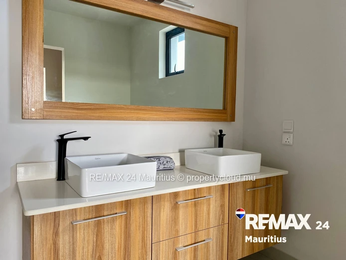Stylish 3-Bedroom Apartment in the Heart of Tamarin