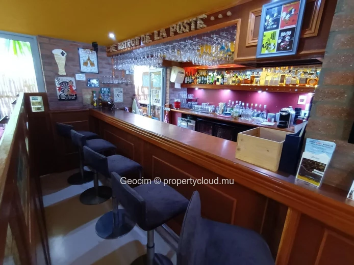 Rivière noire Restaurant with kitchen, with 50 covers. Terrace. parking (Sole Mandate)