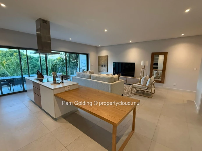 Appartement de 3 chambres récemment mis sur le marché à La Pointe Phase 2 | Confort moderne et art de vivre côtier