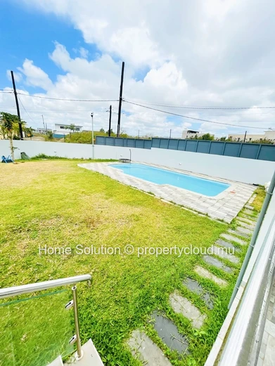 Exclusivité Rare à Pérybère : Appartement de Standing avec Grand Jardin Privé