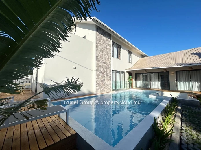 Bright Designer Standing Villa With Pool In Péreybère