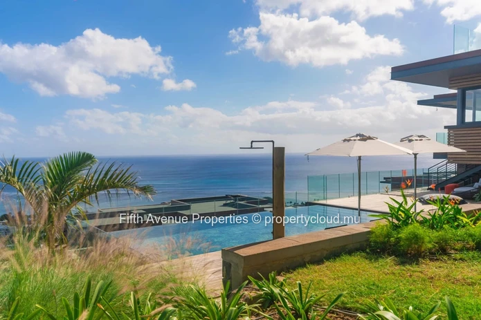 BLACK RIVER– Prestigious 5-Bedroom villa