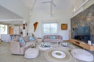 A vendre magnifique villa dans une residence accessible aux etrangers à Grand Baie, La Salette.