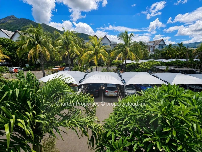 Appartement contemporain de 3 chambres avec vue sur la rivière et le lagon