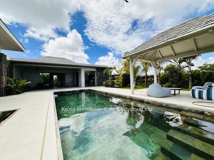 Contemporary Villa In A Gated Community On The Golf Course