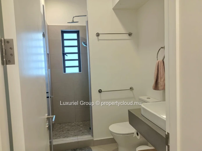 Élégant Appartement D’Angle De 3 Chambres À Beau Plan