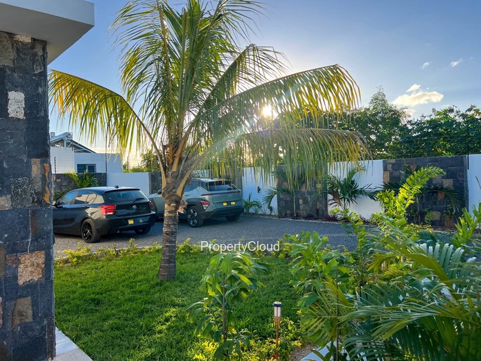 À Louer - Villa De 3 Chambres Avec Piscine - Grand Baie