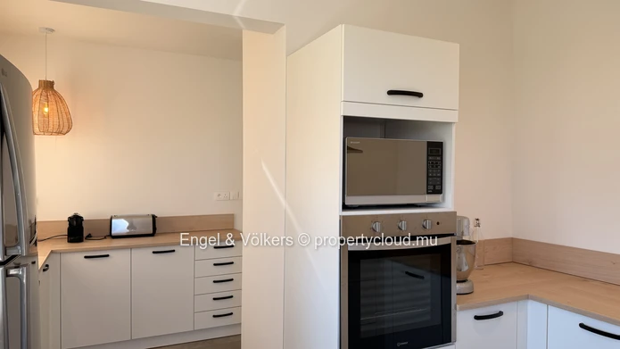 Contemporary Villa for Rent ust Steps from the Sea