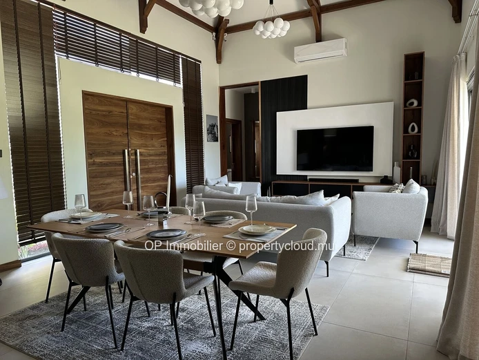Maison à vendre à Cap Malheureux, Grand Baie, 151m², terrain 325m², 2 chambres, piscine privée, proche commodités. Pr...